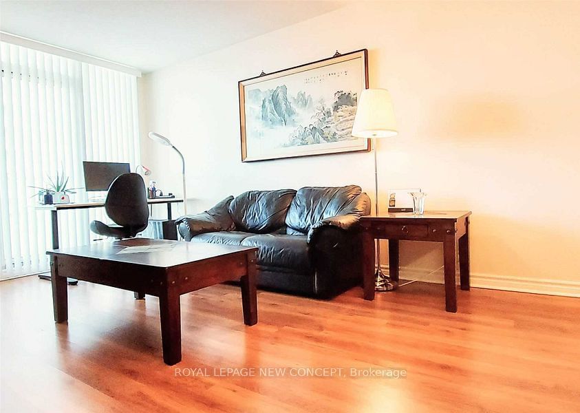 35 Hollywood Ave, unit PH216 for rent