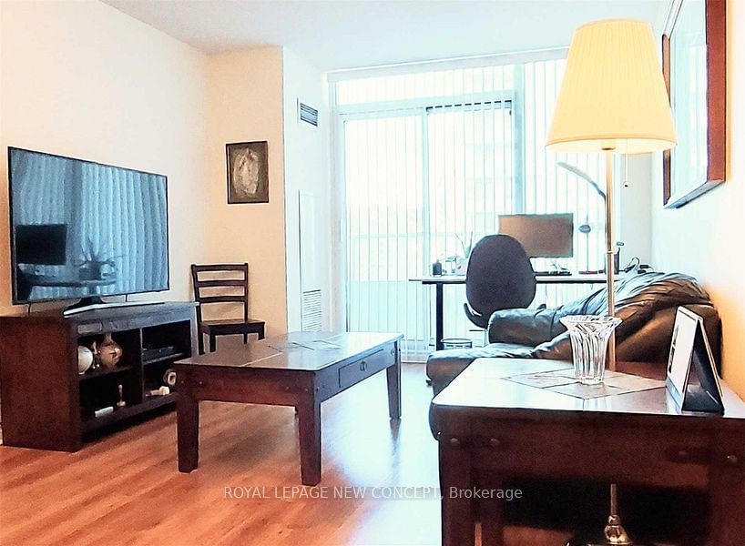 35 Hollywood Ave, unit PH216 for rent