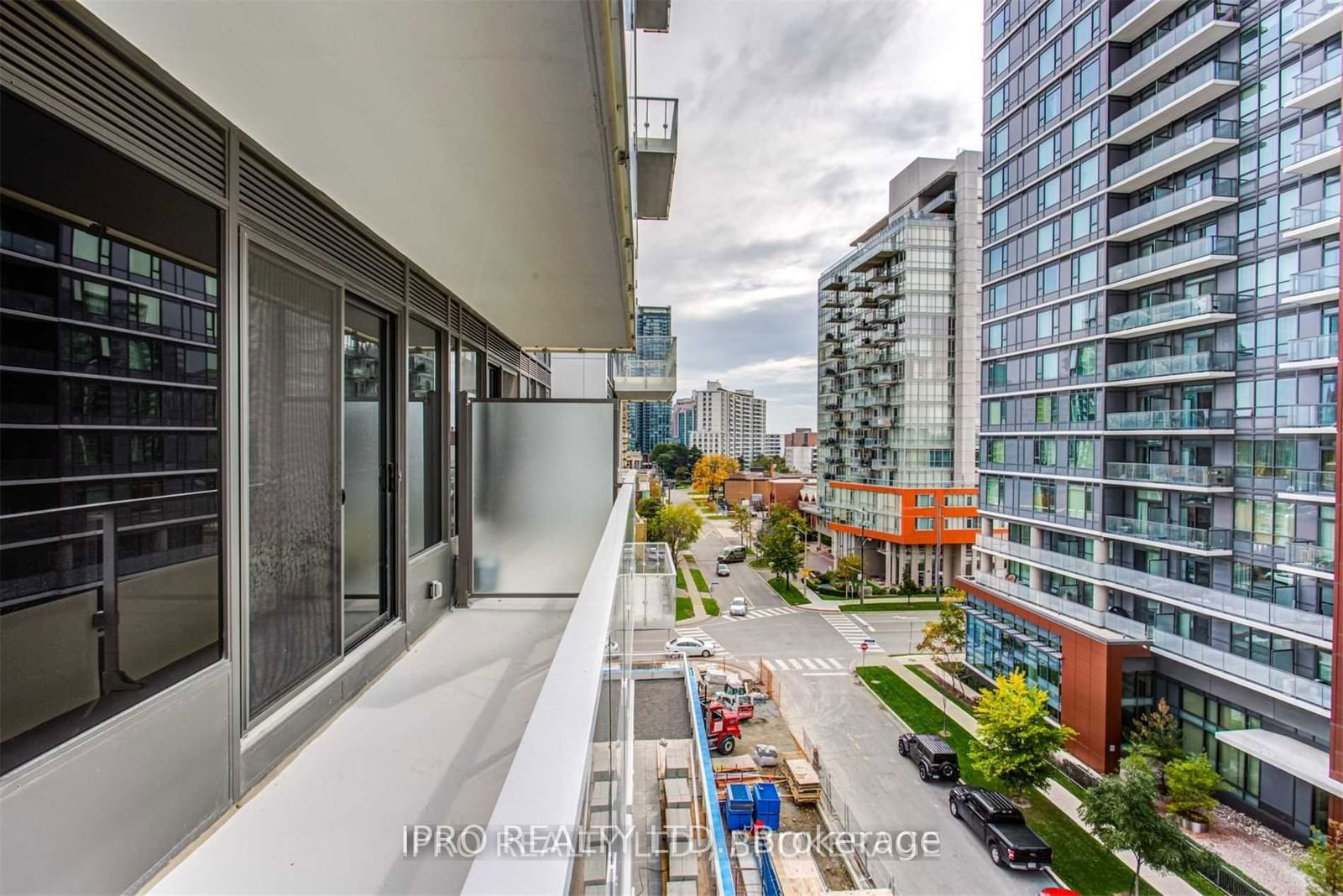 75 Canterbury Pl, unit 709 for rent - image #1