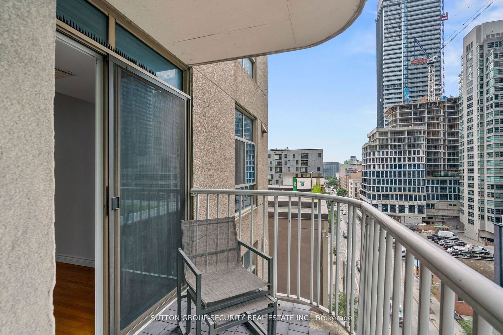 105 Victoria St, unit 908 for rent