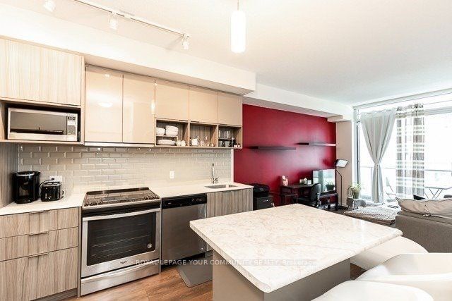 52 Forest Manor Rd, unit 304 for rent - image #6