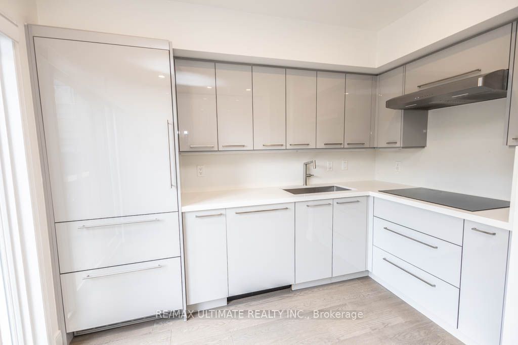 140 Bathurst St, unit TH10 for rent