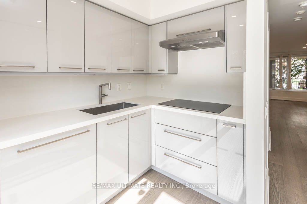 140 Bathurst St, unit TH10 for rent - image #12