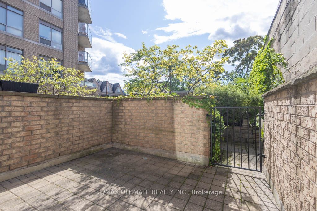 140 Bathurst St, unit TH10 for rent - image #18