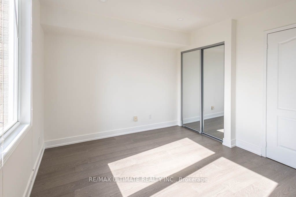 140 Bathurst St, unit TH10 for rent - image #21