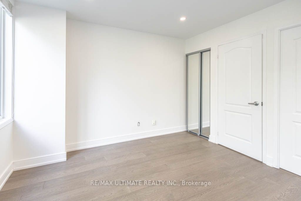 140 Bathurst St, unit TH10 for rent