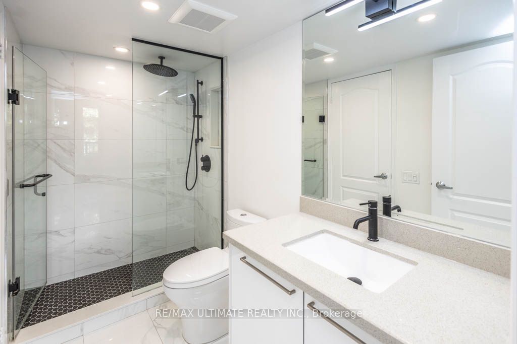 140 Bathurst St, unit TH10 for rent - image #25