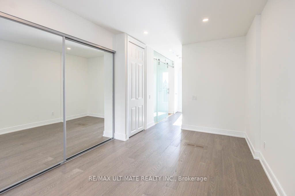 140 Bathurst St, unit TH10 for rent