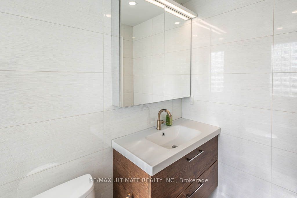 140 Bathurst St, unit TH10 for rent - image #34