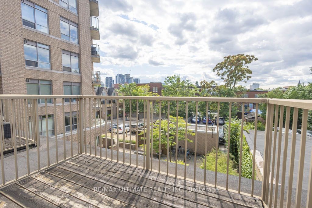 140 Bathurst St, unit TH10 for rent - image #35