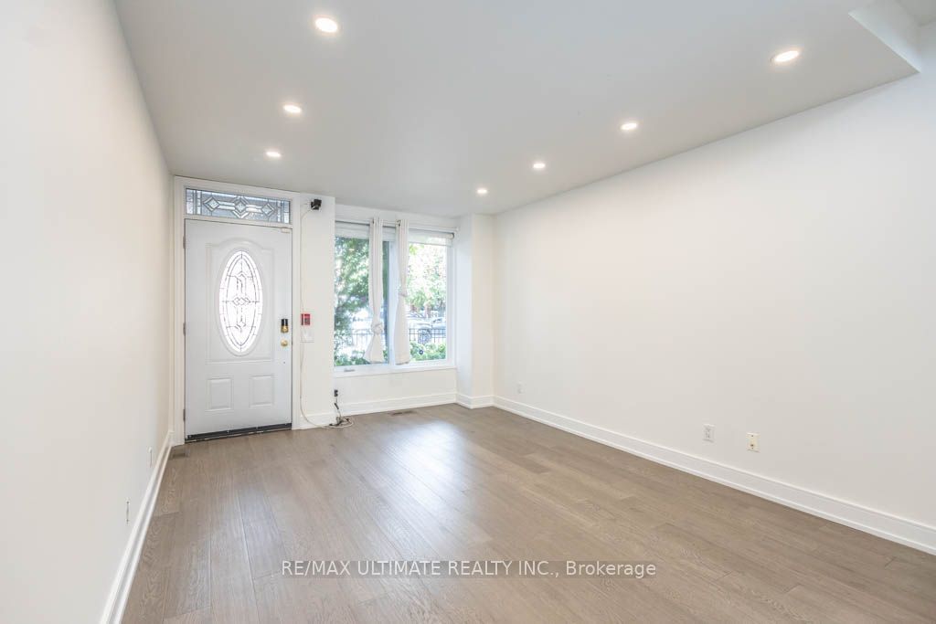 140 Bathurst St, unit TH10 for rent - image #4