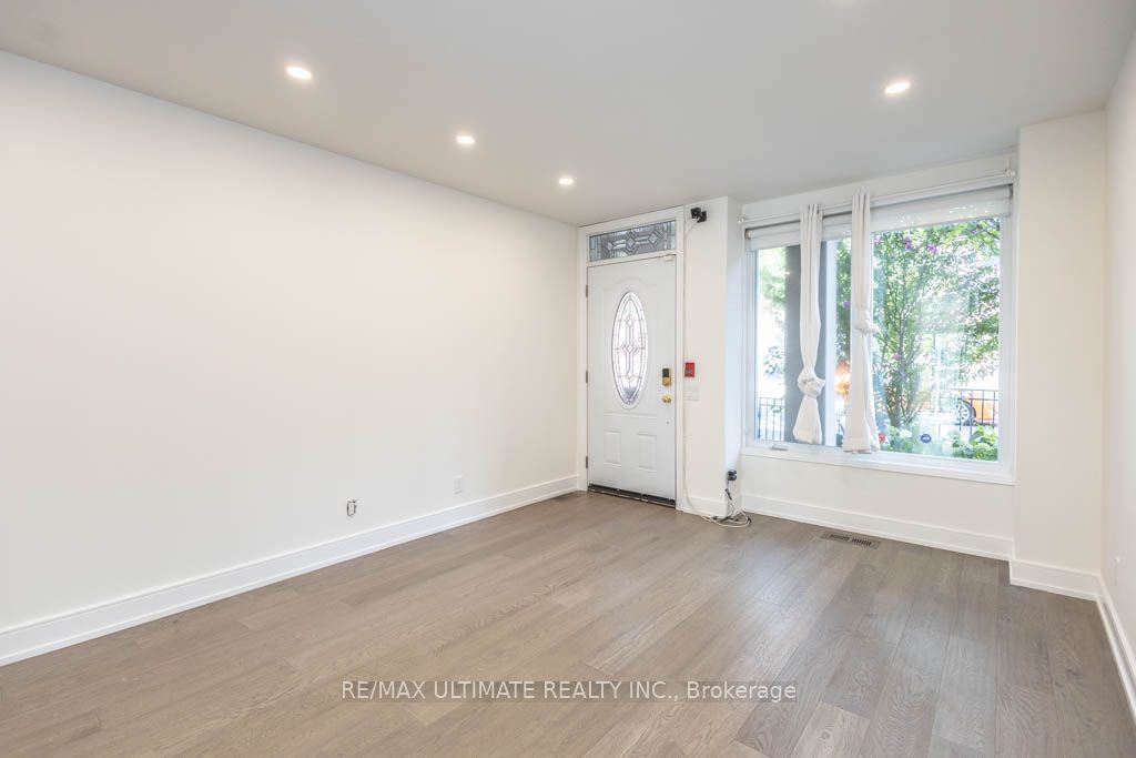 140 Bathurst St, unit TH10 for rent - image #6