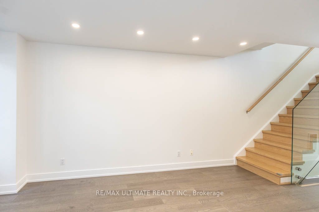 140 Bathurst St, unit TH10 for rent - image #8