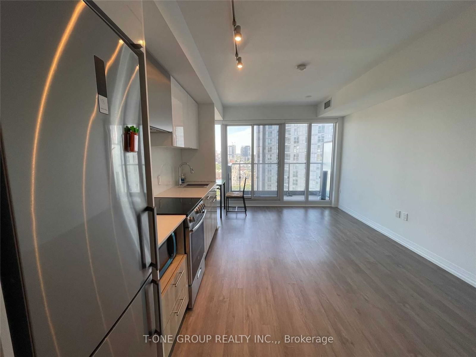 251 Jarvis St, unit 1612 for rent - image #3