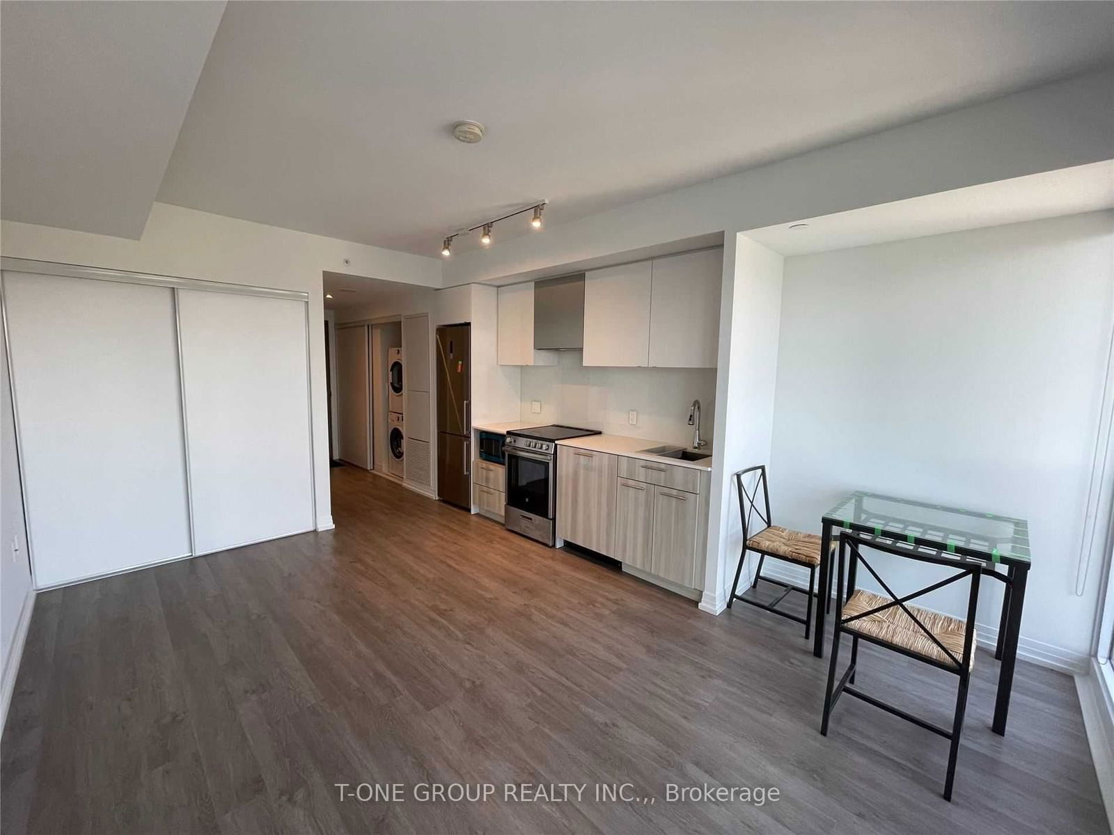 251 Jarvis St, unit 1612 for rent - image #4