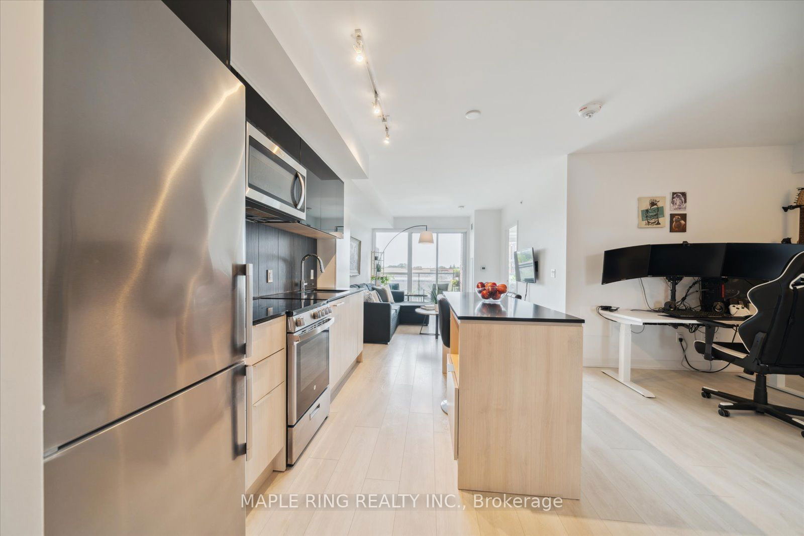 31 tippett Rd, unit 332 for sale - image #12