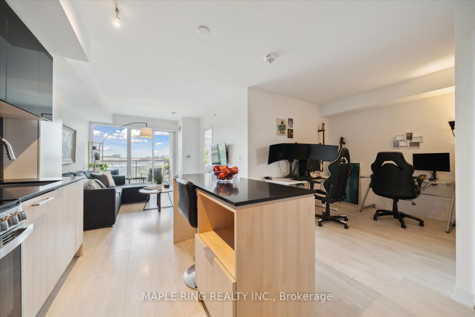 31 tippett Rd, unit 332 for sale - image #6