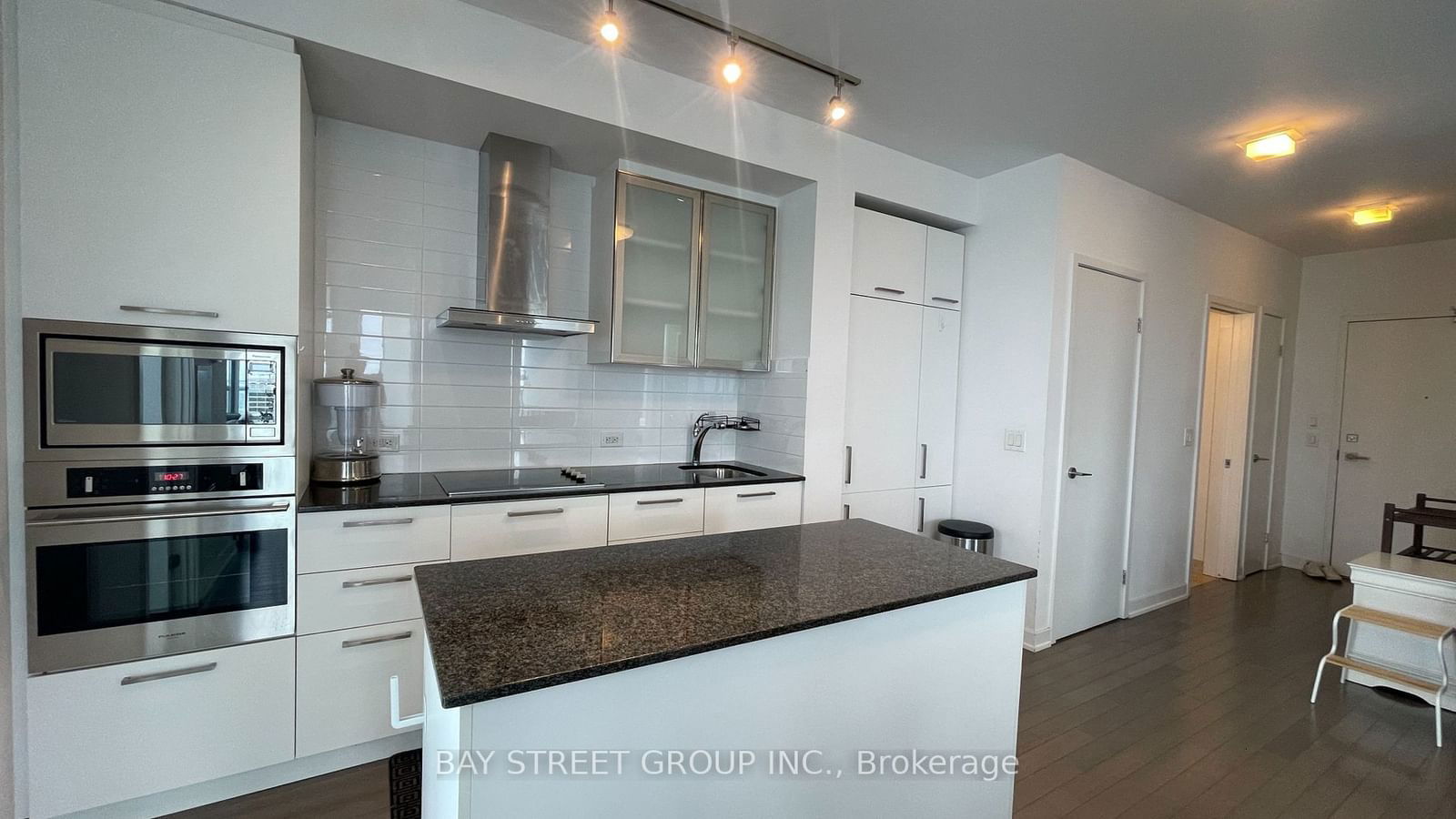 14 York St, unit 6703 for rent - image #7