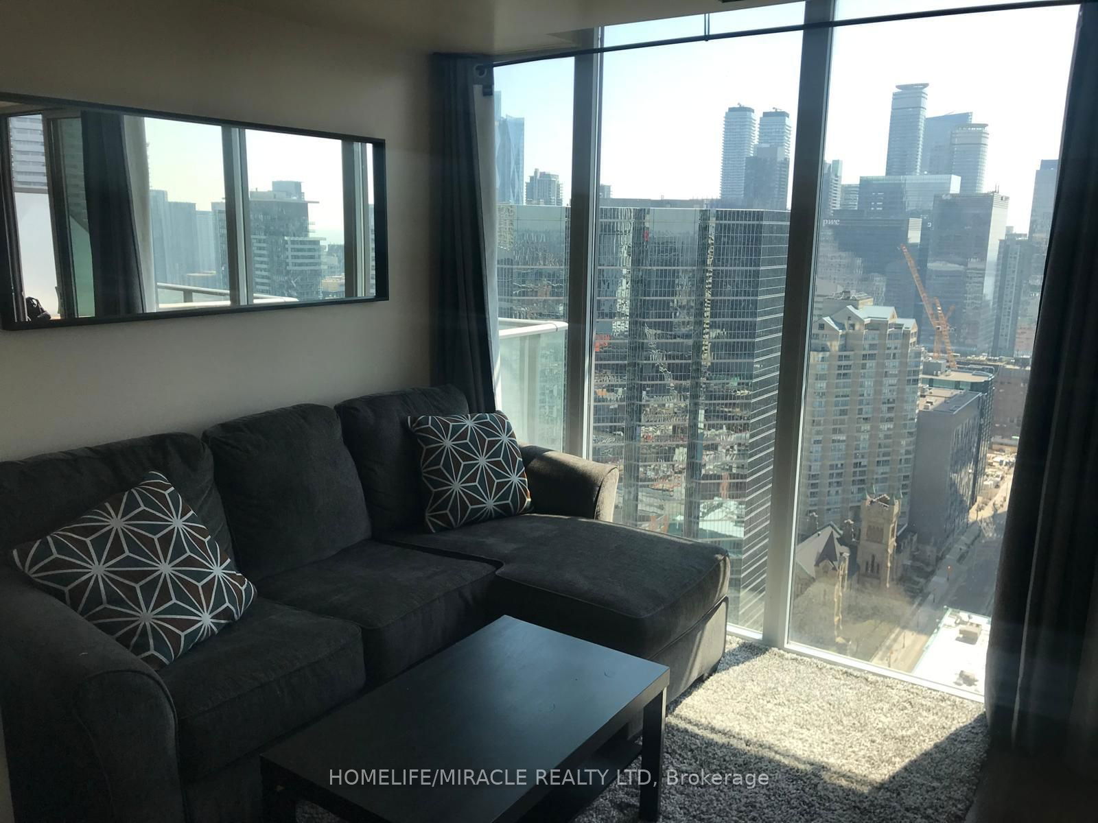 126 Simcoe St, unit 3302 for sale - image #3