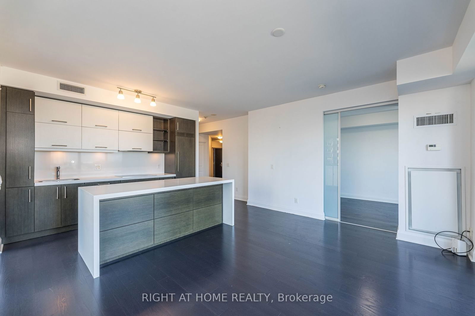 65 St Mary St, unit 807 for sale - image #17