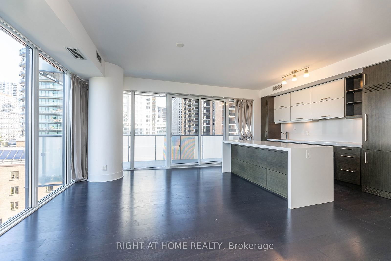 65 St Mary St, unit 807 for sale - image #19