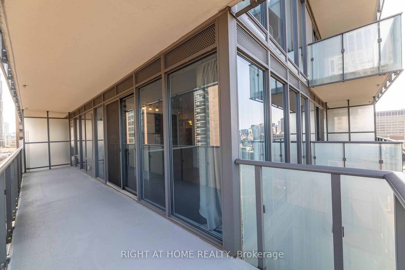 65 St Mary St, unit 807 for sale - image #24