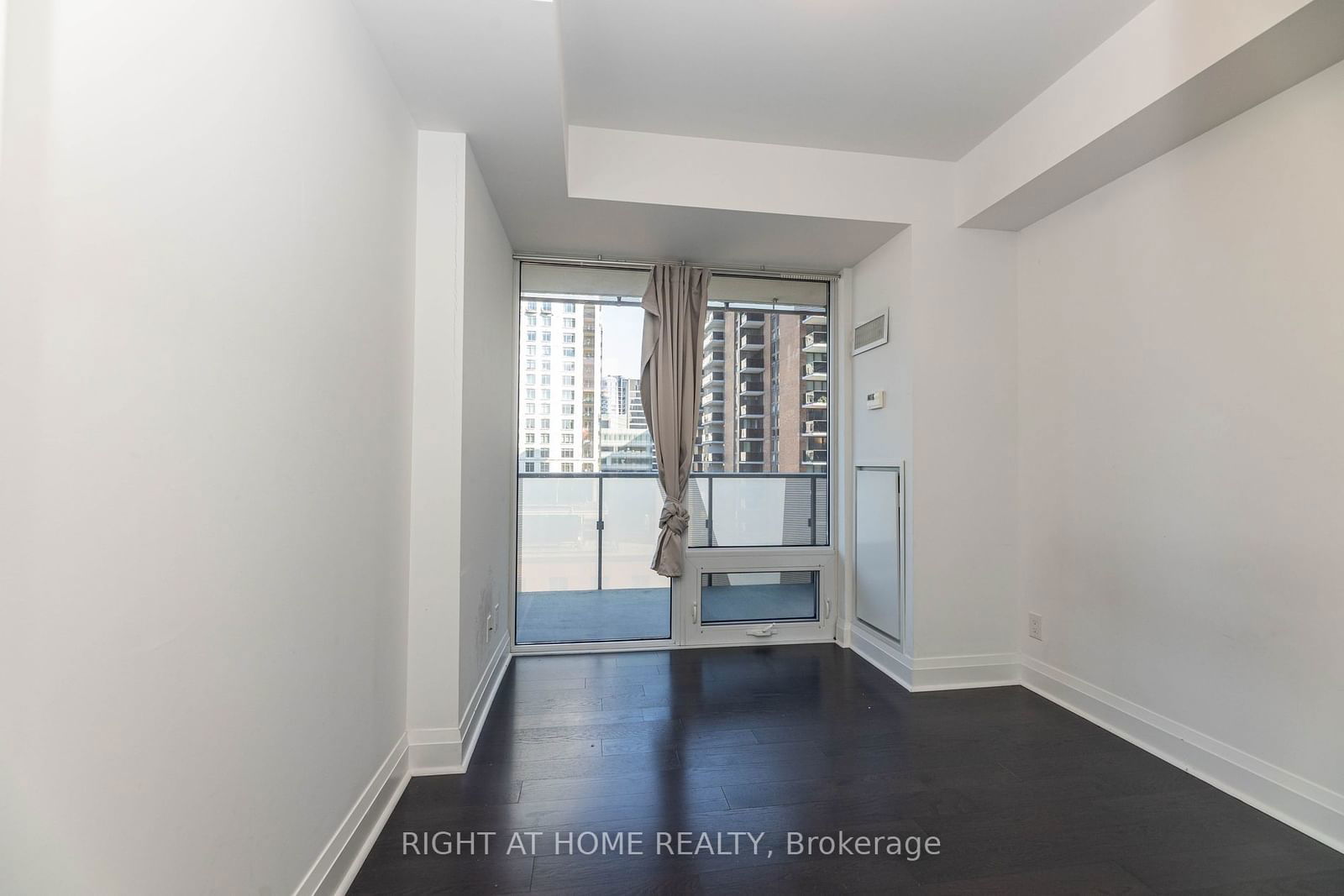 65 St Mary St, unit 807 for sale - image #32