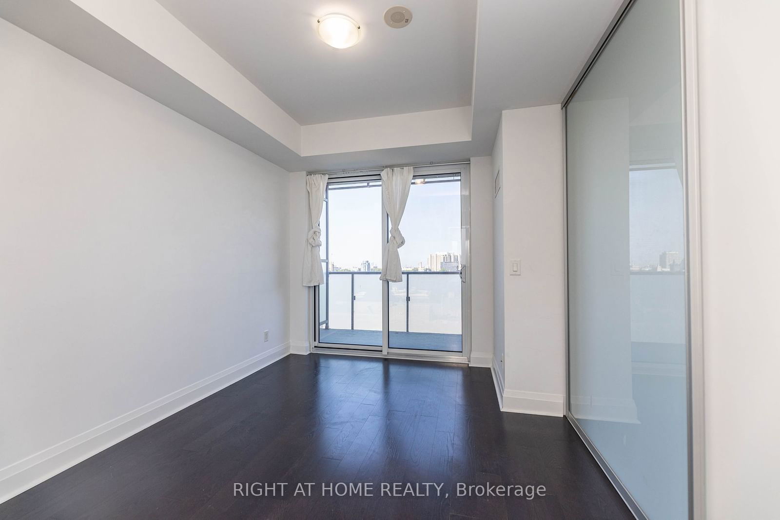 65 St Mary St, unit 807 for sale - image #33