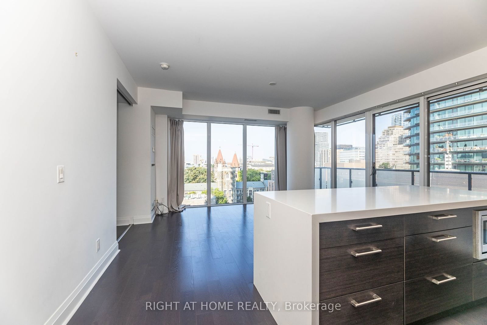 65 St Mary St, unit 807 for sale - image #8