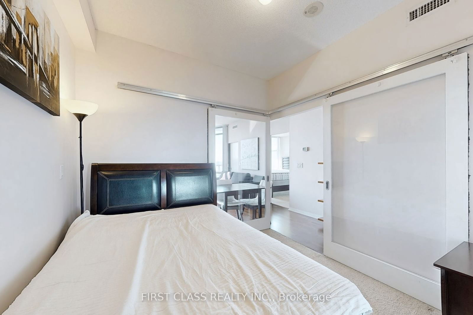 832 Bay St, unit 4102 for rent - image #14