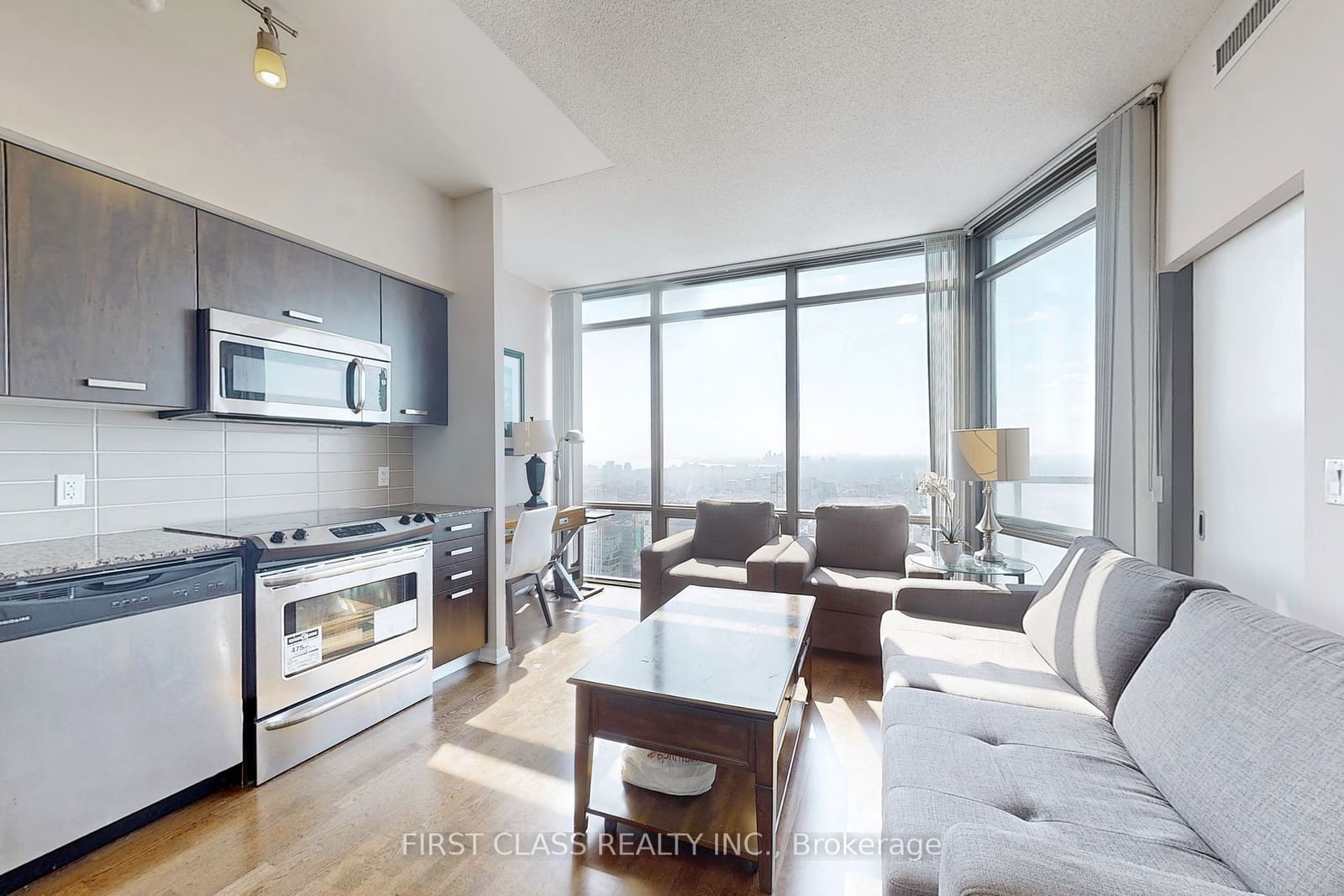 832 Bay St, unit 4102 for rent