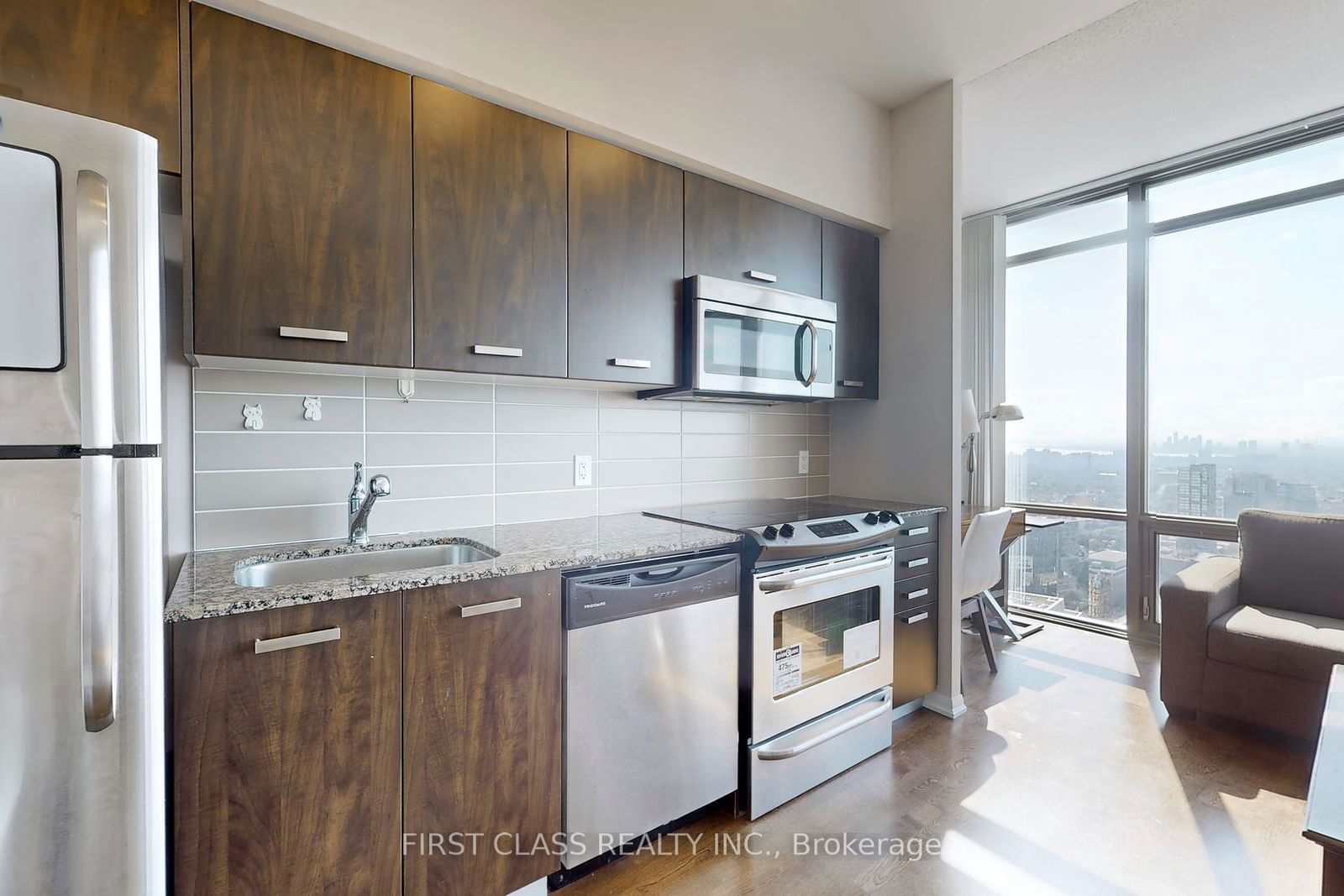 832 Bay St, unit 4102 for rent