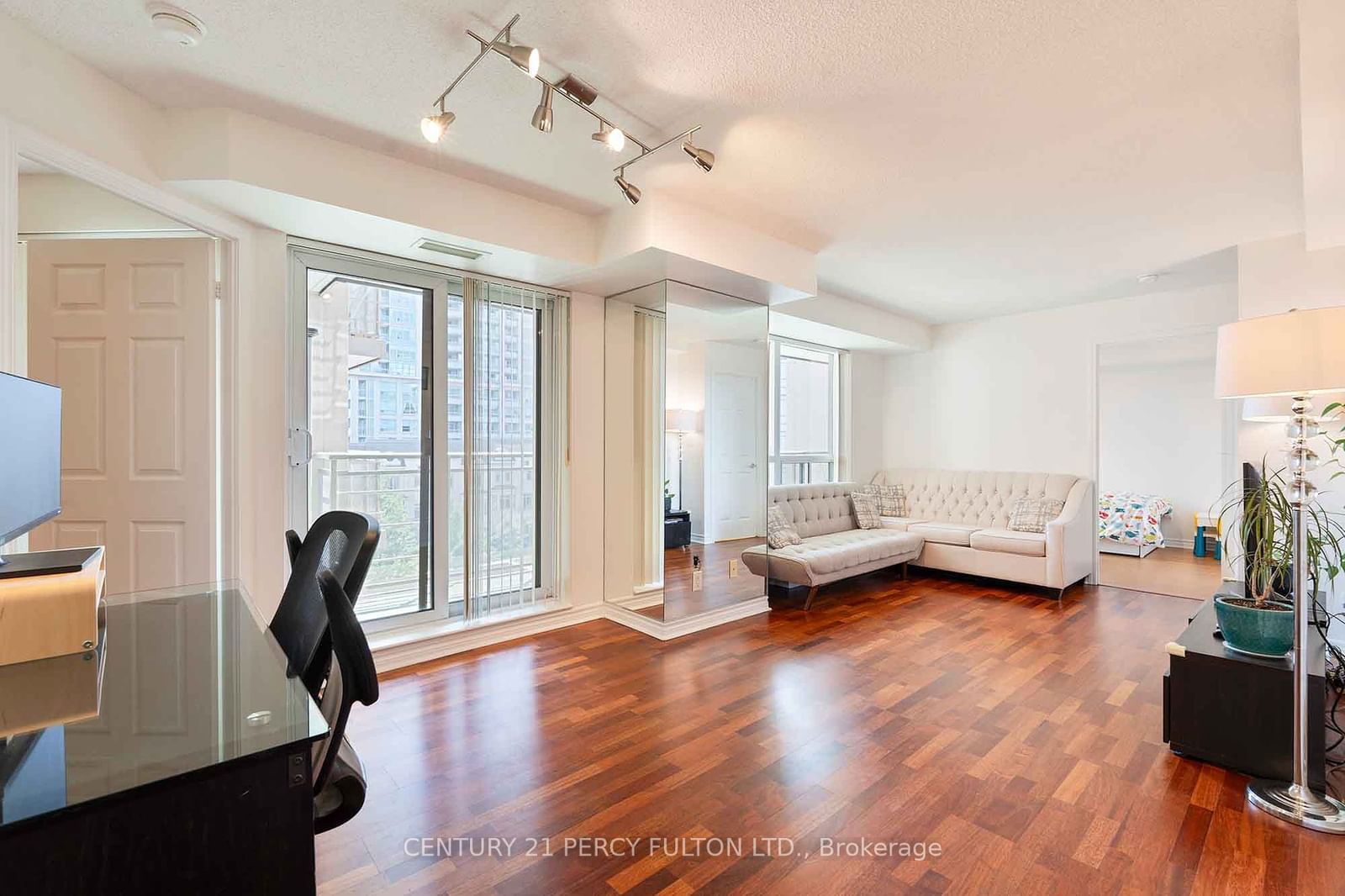 19 Barberry Pl, unit 501 for sale - image #4