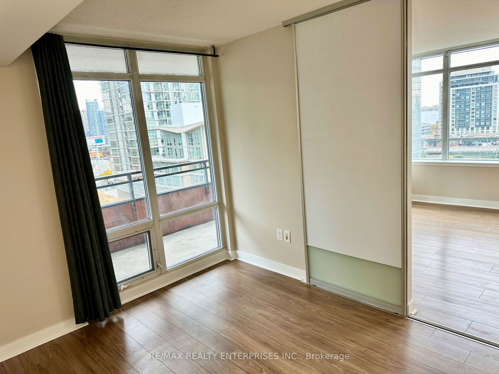 4K Spadina Ave, unit 819 for rent