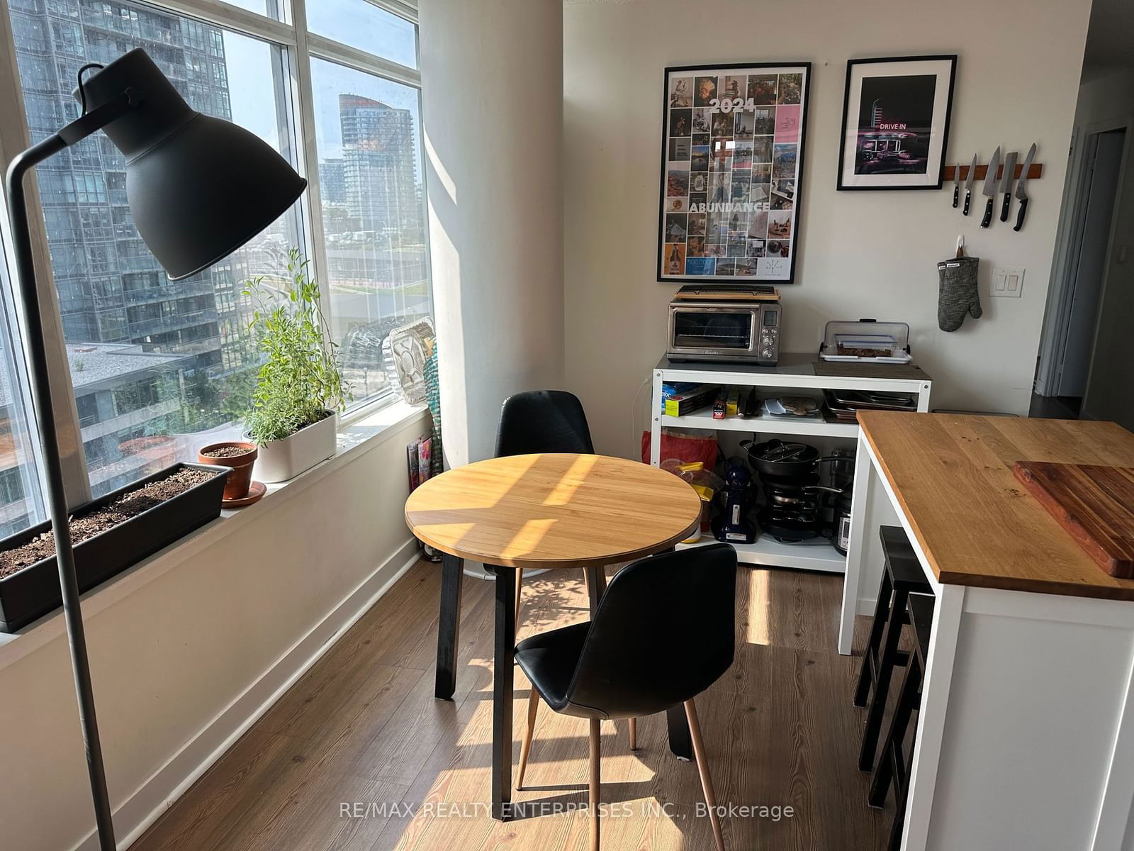 4K Spadina Ave, unit 819 for rent