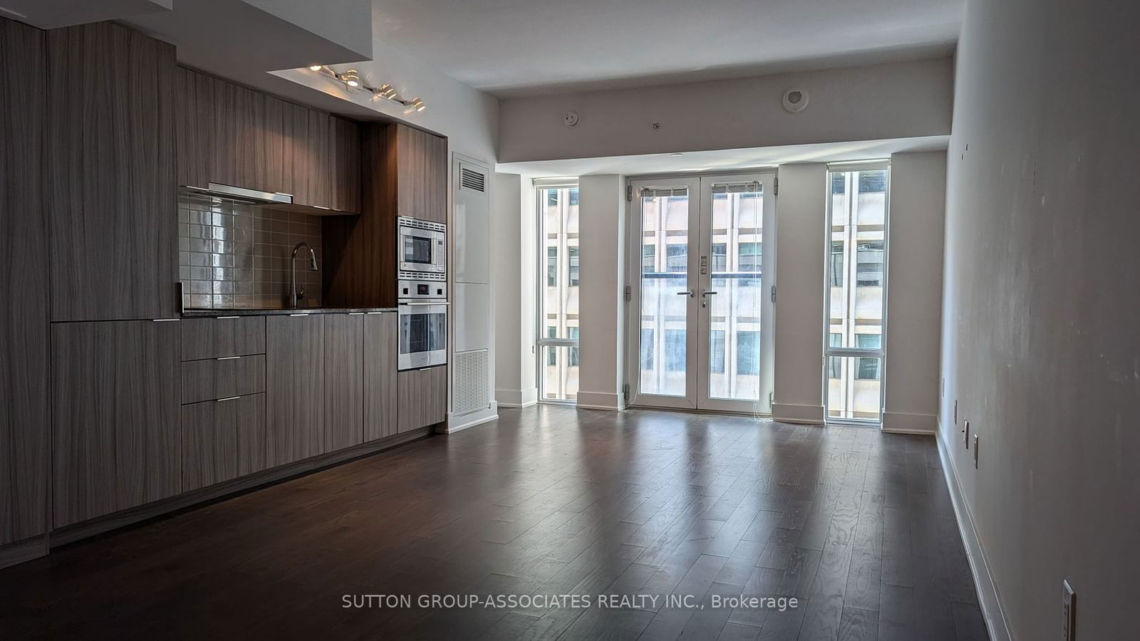 955 Bay St, unit 815 for rent - image #2