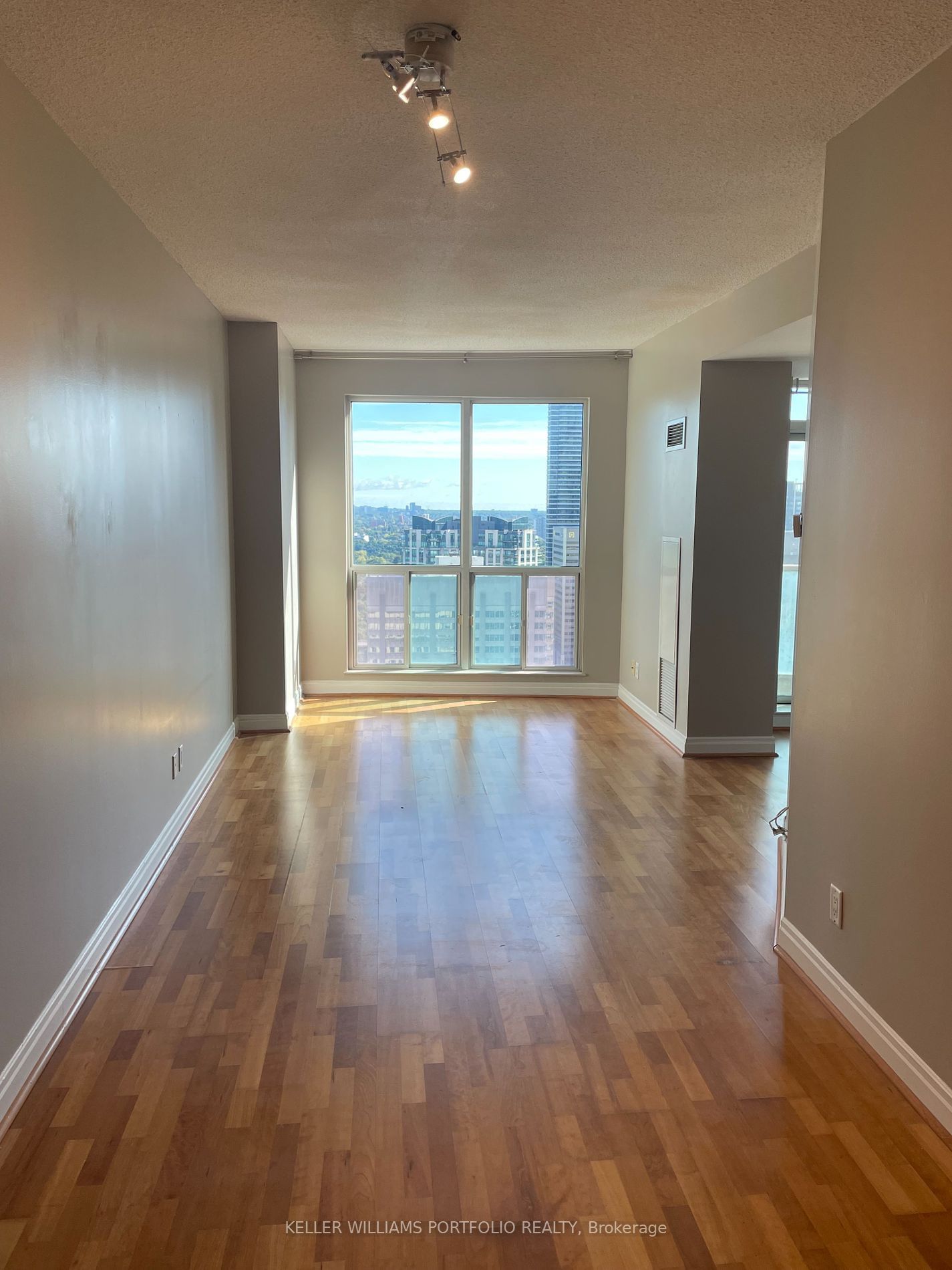 8 Park Rd, unit Ph3807 for rent - image #3