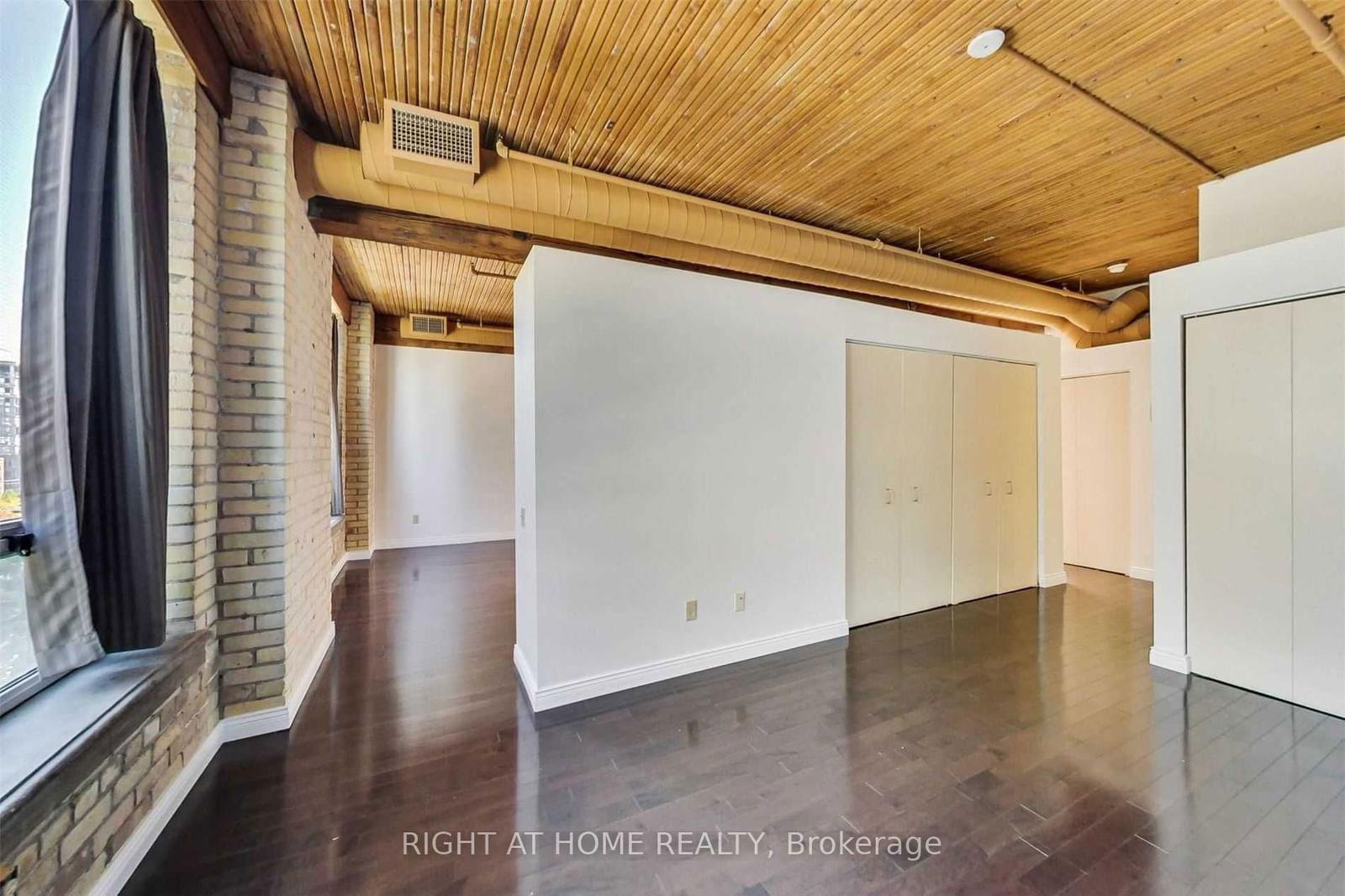 781 King St W, unit Ph 607 for rent - image #11