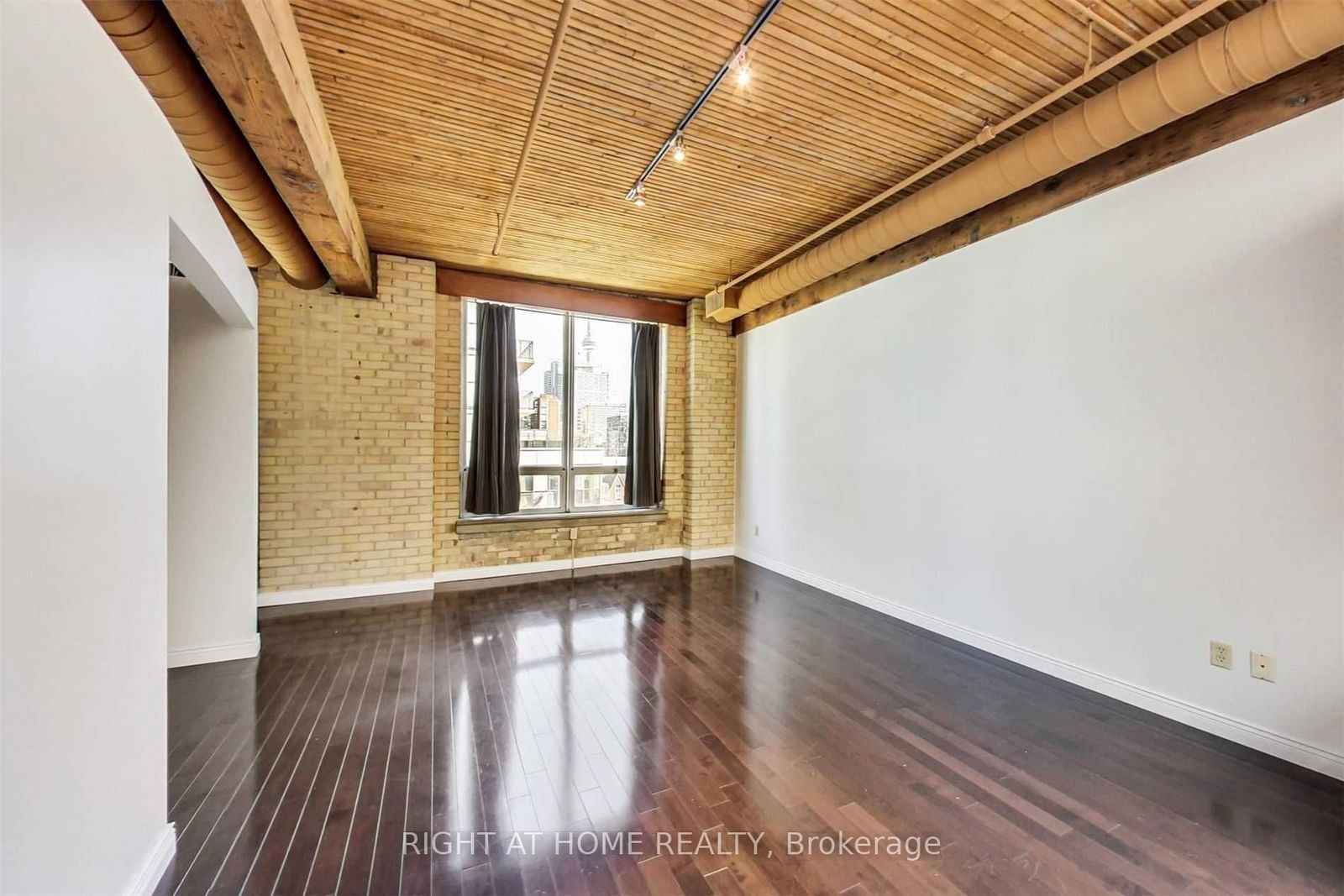 781 King St W, unit Ph 607 for rent - image #2