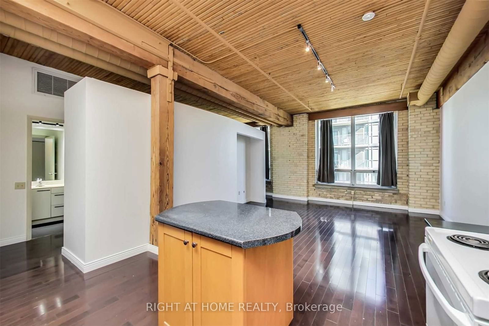 781 King St W, unit Ph 607 for rent - image #7