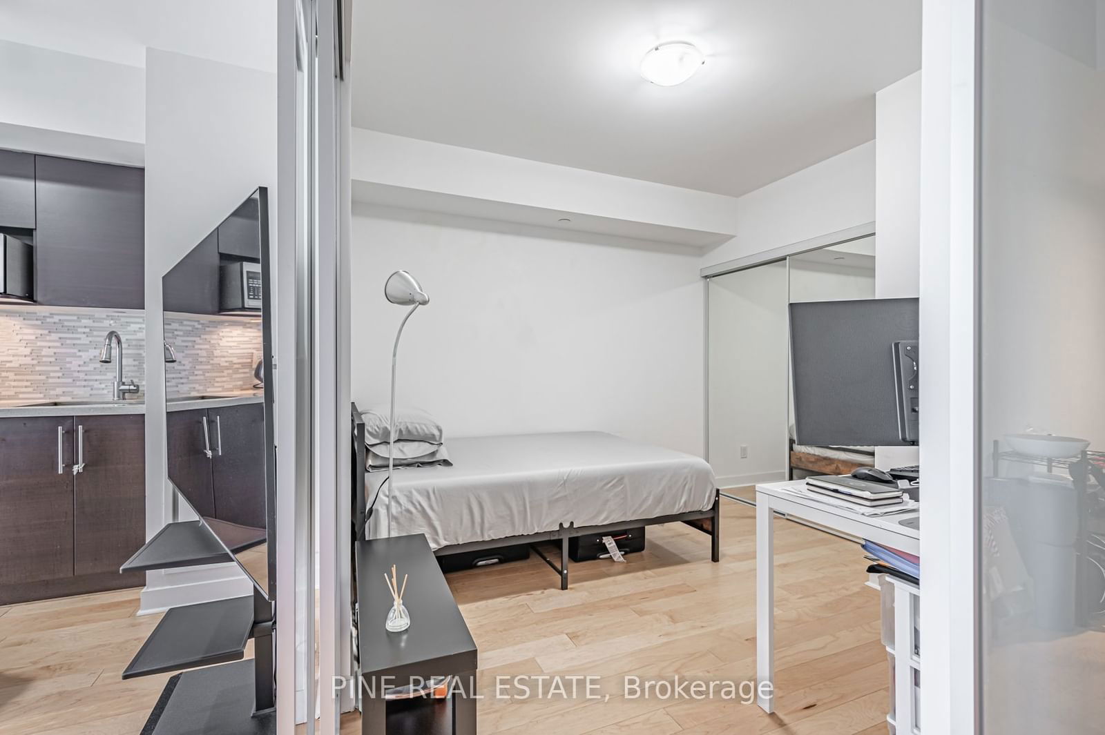 58 Orchard View Blvd, unit 1109 for sale - image #8