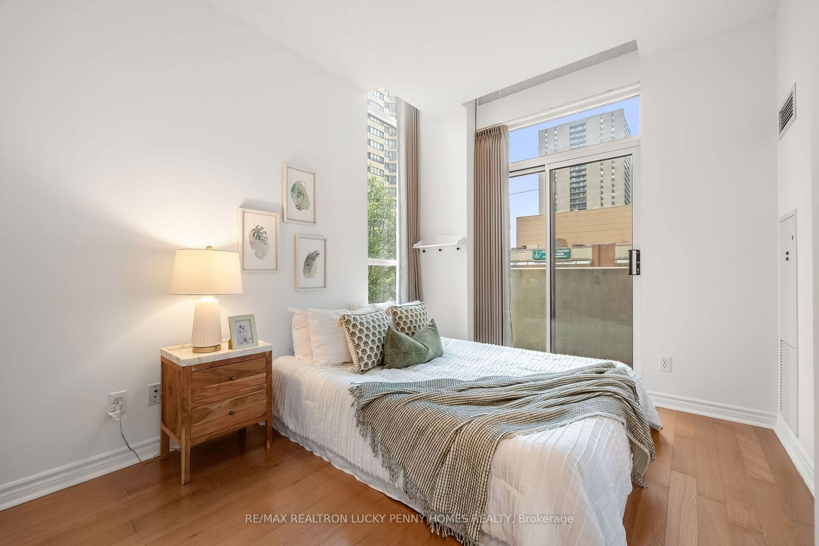 18 Spring Garden Ave, unit 106 for sale - image #18