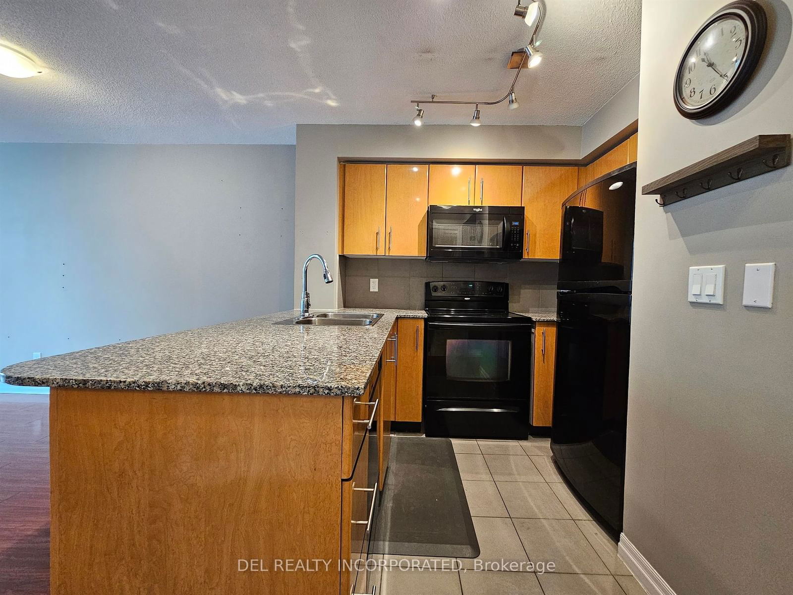 16 Yonge St, unit 1704 for rent - image #3