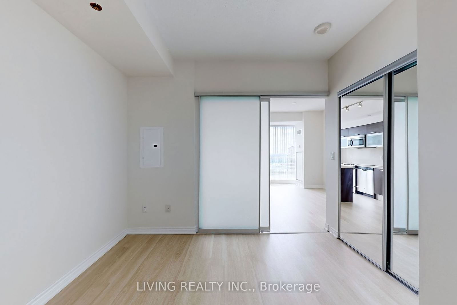 386 Yonge St, unit 4411 for rent