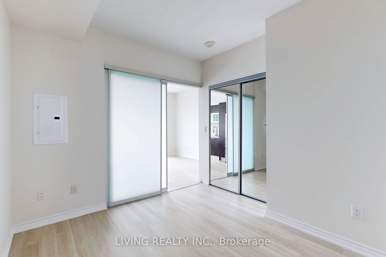 386 Yonge St, unit 4411 for rent