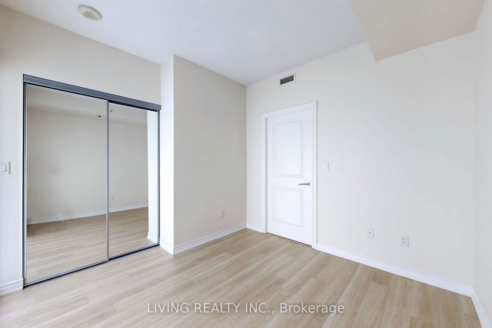 386 Yonge St, unit 4411 for rent