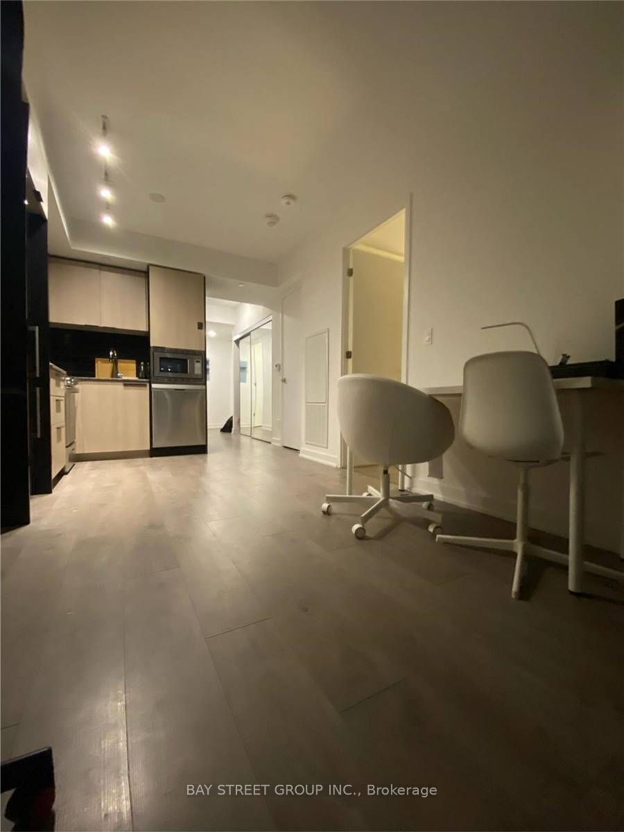 501 Yonge St, unit 1913 for rent - image #13