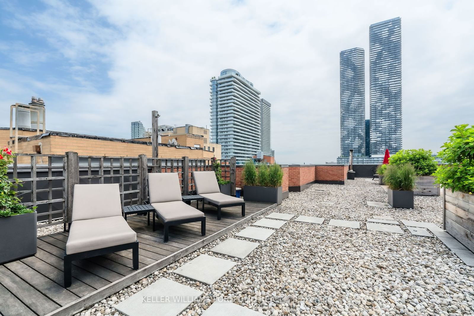 71 Front St E, unit 413 for sale