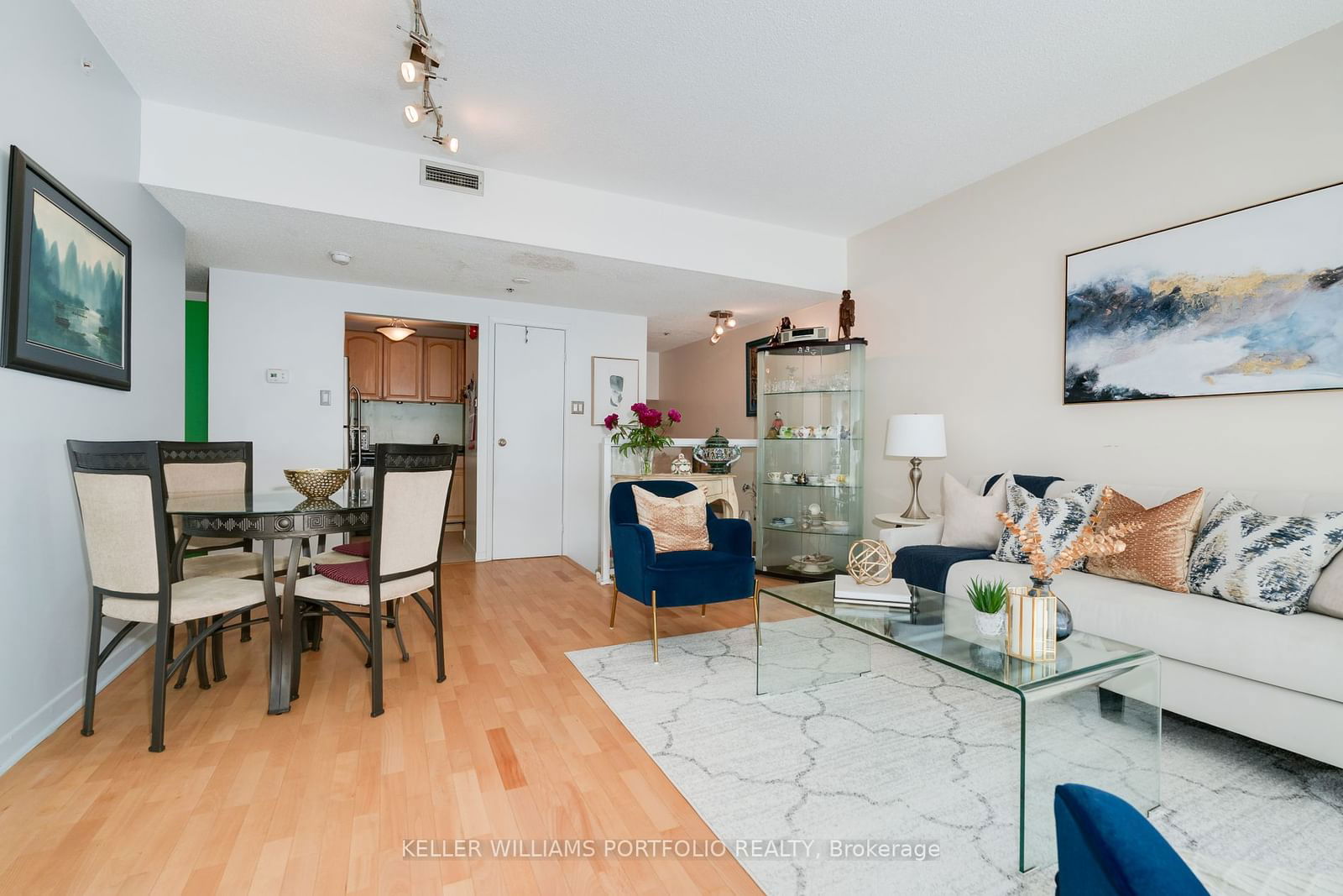 71 Front St E, unit 413 for sale