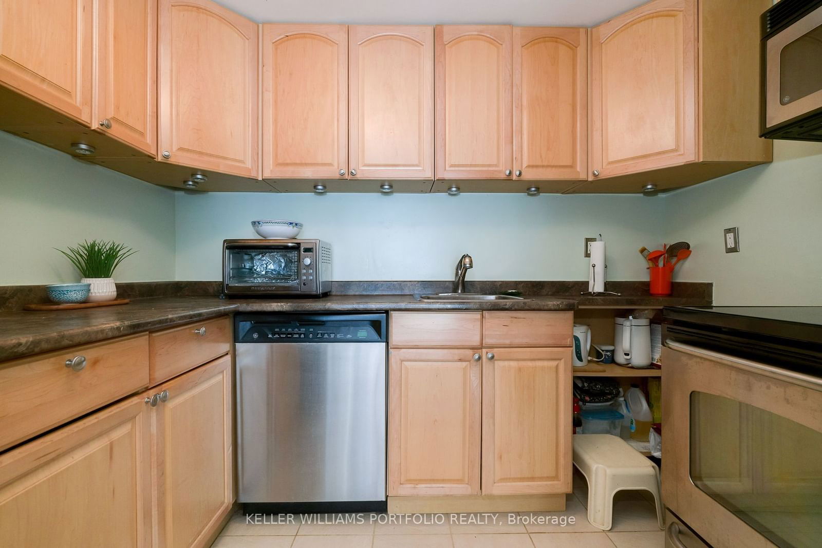 71 Front St E, unit 413 for sale - image #7